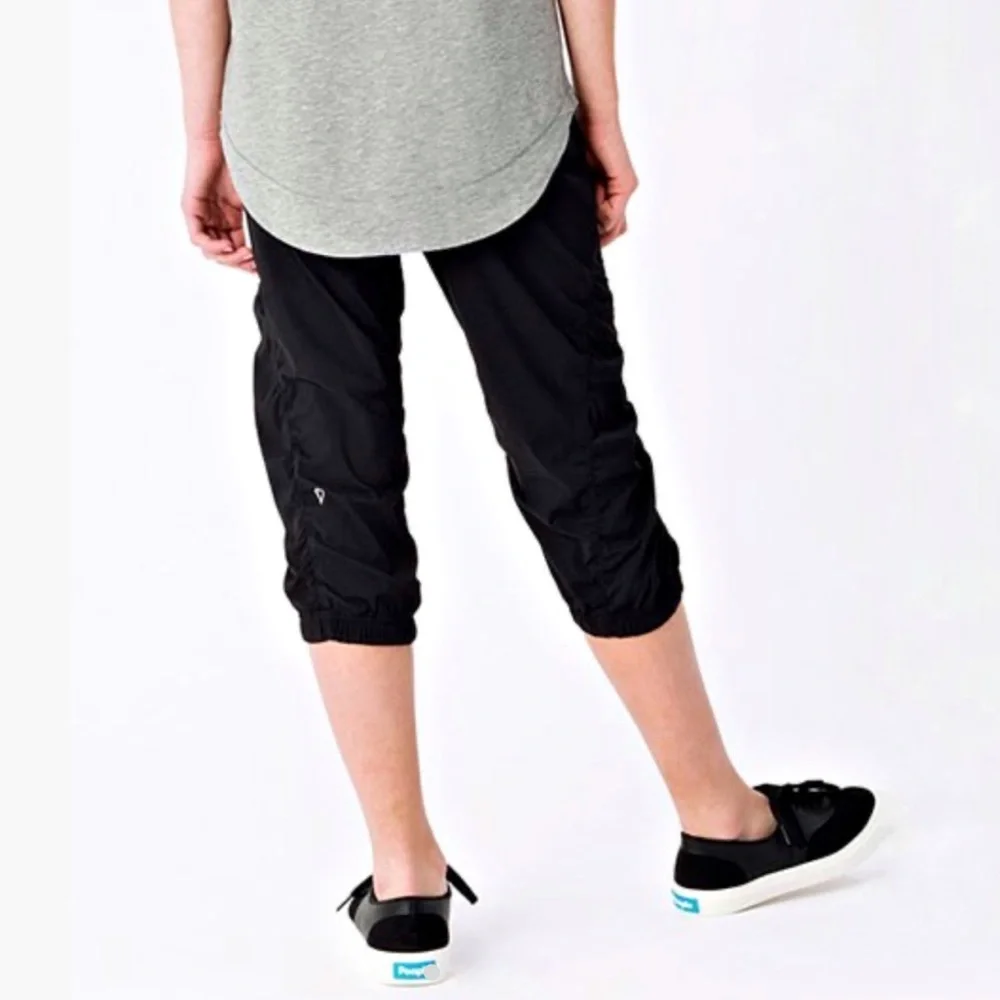 Ivivva Lululemon kids black live to move crop cropped drawstring jogger pants - Picture 2 of 11